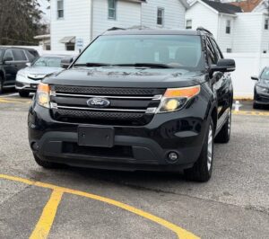 2 2015 Ford Explorer XLT